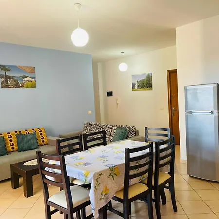 Suny Near Center Apartment Polisi i Vogel